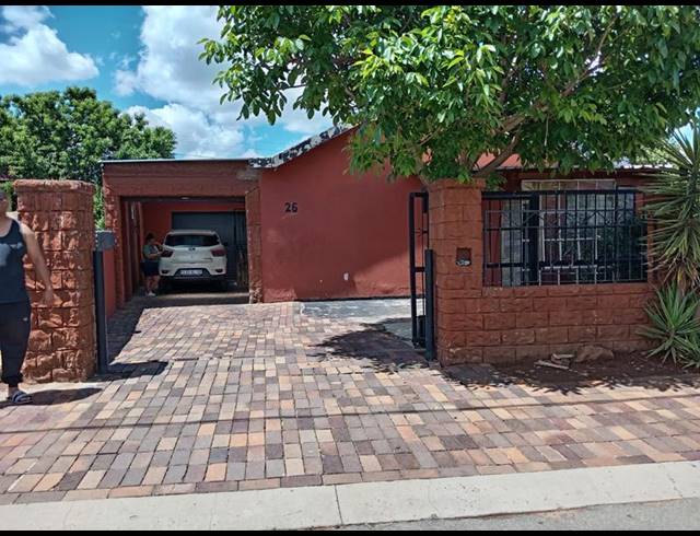 3 BEDROOM HOUSE FOR SALE IN ENNERDALE EXT 5